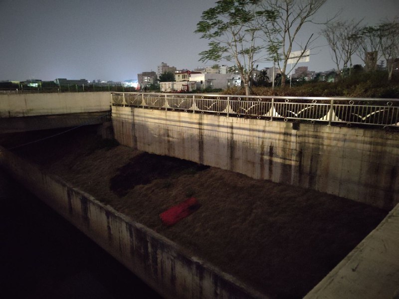 各位t友燃放烟花爆竹的时候还是谨记天干物燥，注意防火